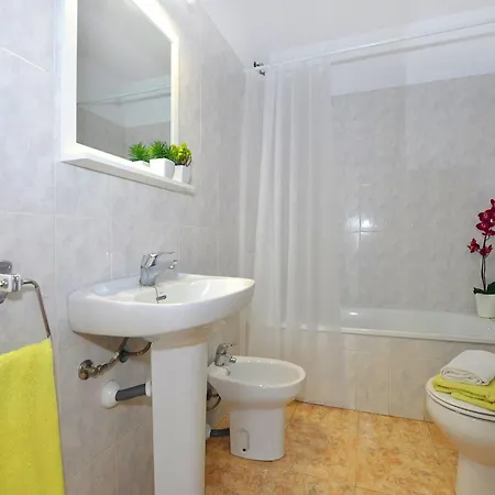 In With Stunning Sea Views