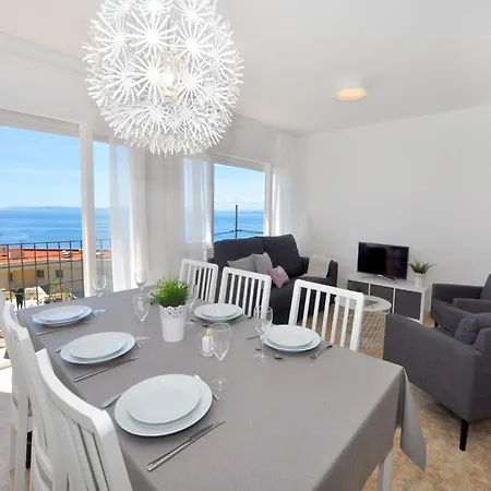 In With Stunning Sea Views Lejlighed