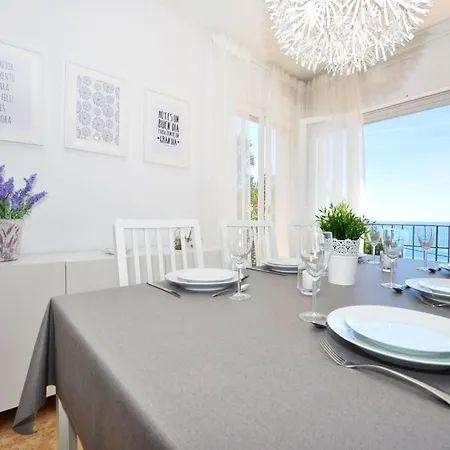 In With Stunning Sea Views Lejlighed Roses