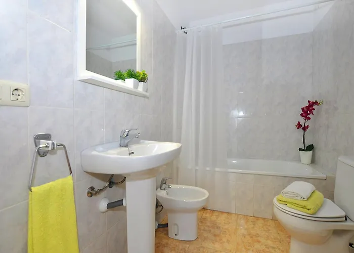 In With Stunning Sea Views