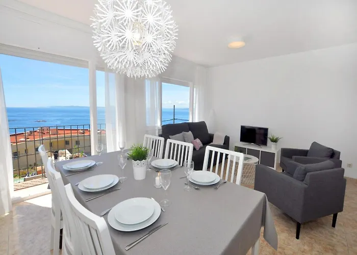 In With Stunning Sea Views Apartmán