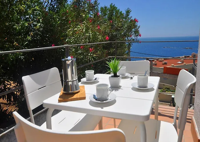 In With Stunning Sea Views Apartmán Roses