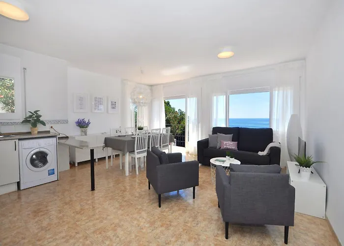In With Stunning Sea Views